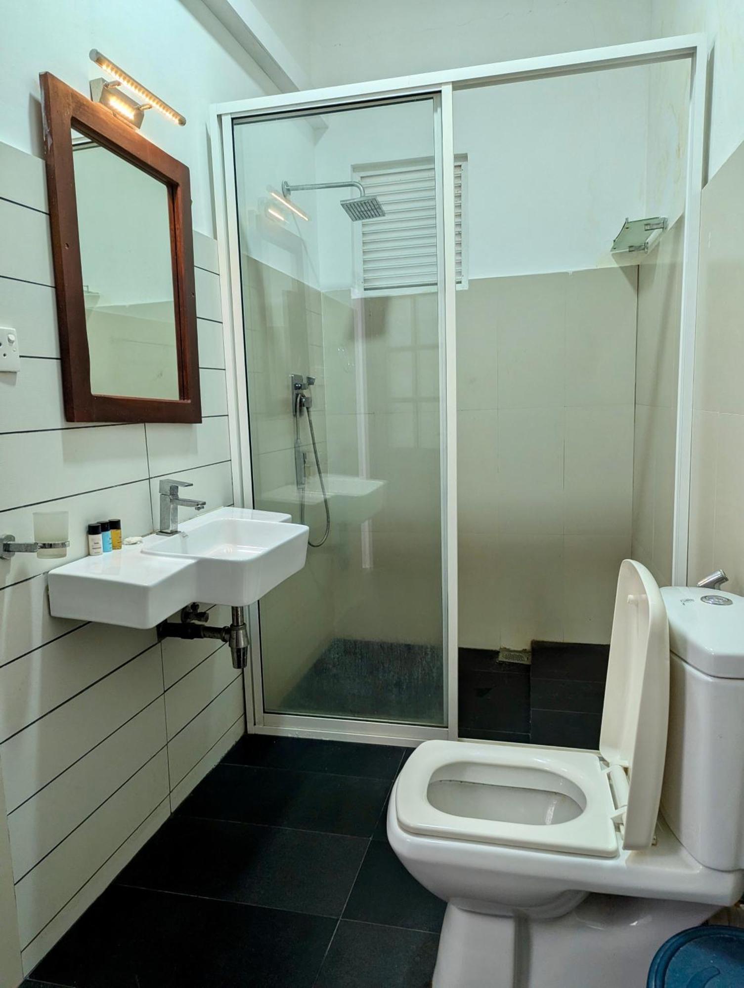 Bliss Apartment Hikkaduwa Esterno foto