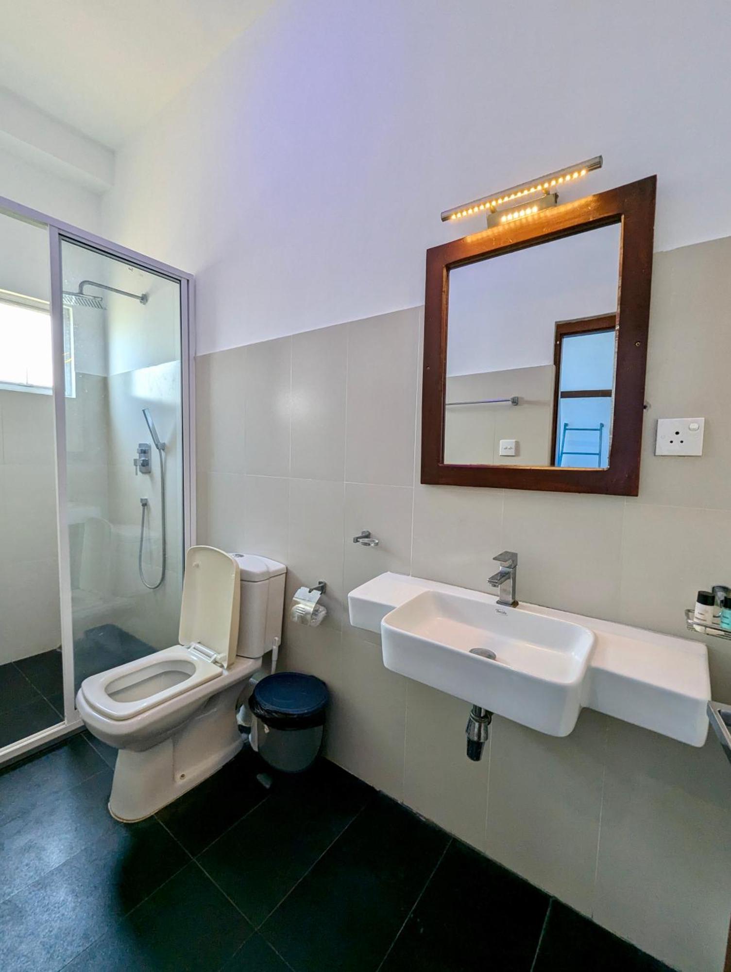 Bliss Apartment Hikkaduwa Esterno foto